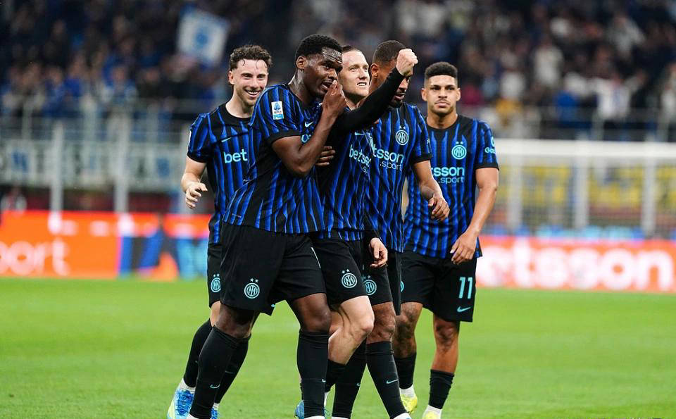 国米3-0完胜卡利亚里，豪取三连胜领跑积分榜，提前锁定下赛季欧冠资格